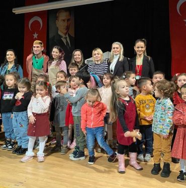 İzmitli çocuklar haklarını tiyatroyla öğrendiler