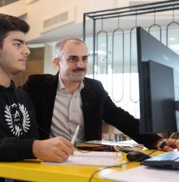 Kocaeli Çayırova'da vatandaşların 'Kitap Kahve' keyfi