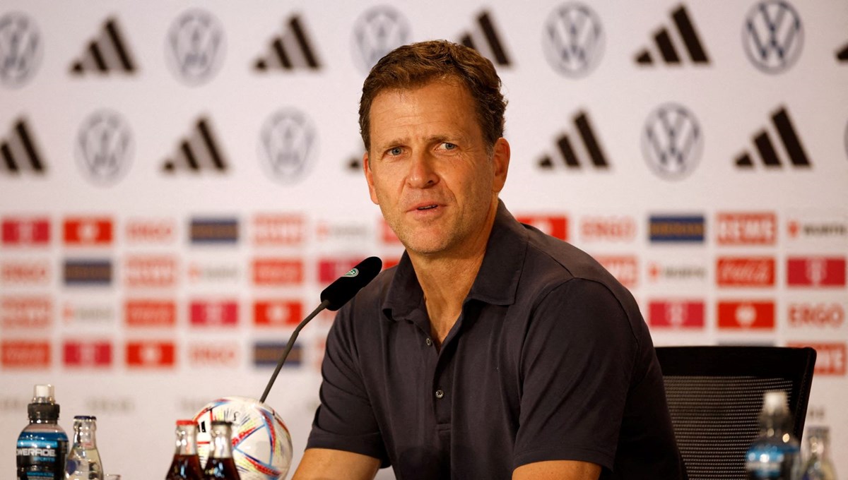 Almanya, Oliver Bierhoff'un biletini kesti