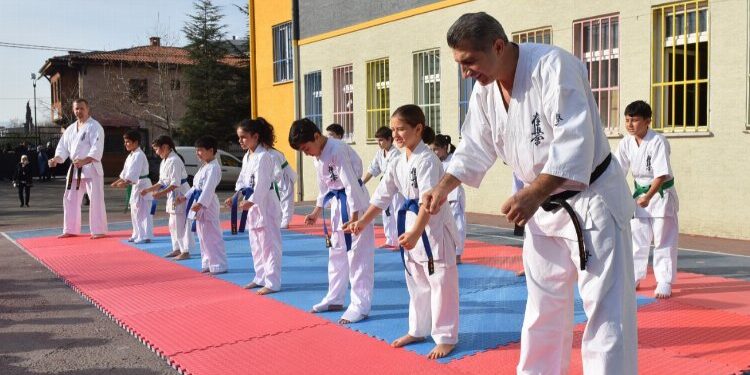 Bursa Yıldırım sporla büyüyor