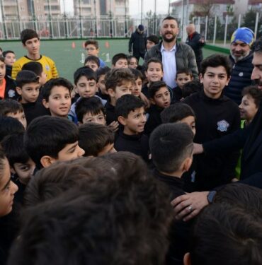 Bursa Yıldırım'da Başkan Yılmaz minik sporcularla buluştu