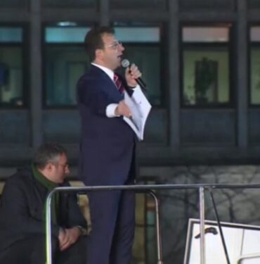 İmamoğlu: Hangi çılgın zincir vurabilirmiş