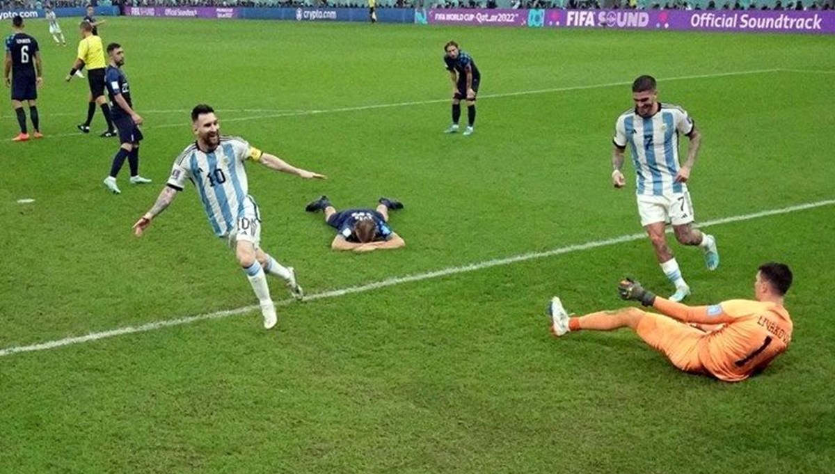 Lionel Messi tarihe geçti