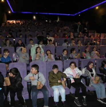 Rize Belediyesi'nden çocuklara sinema keyfi