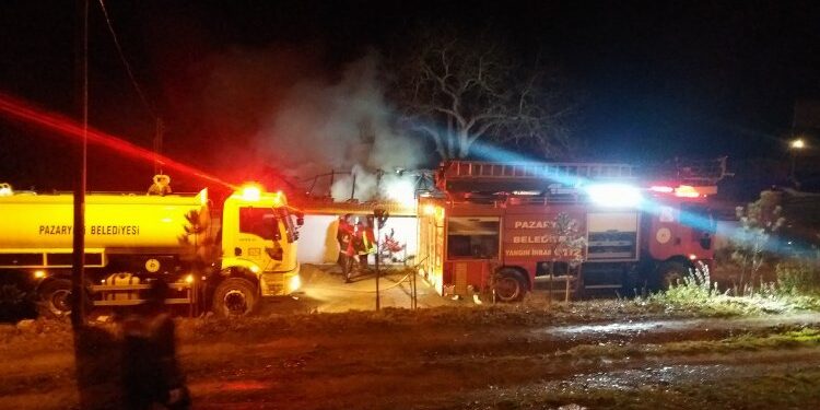 Bilecik Pazaryeri'ni geceyi alevler aydınlattı
