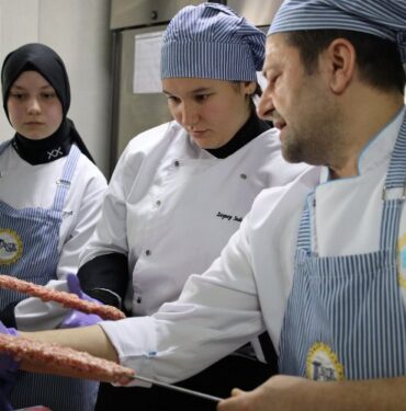 En güzel kebabı yapmayı öğrendiler