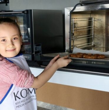 Kocaeli'nin minikleri 'kandil simidi' yaptı