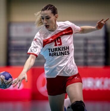 Neslihan Çalışkan Karadağ'a transfer oldu