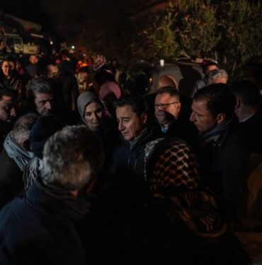 Babacan deprem bölgelerinde incelemede