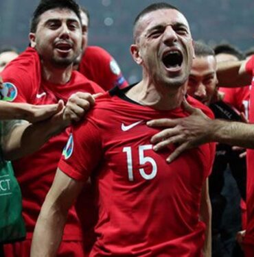 Merih Demiral ve Koray Günter Avrupa'nın zirvesinde