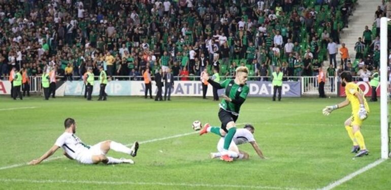 Sakaryaspor ile Kocaelispor'dan depremzedeler için hazırlık maçı