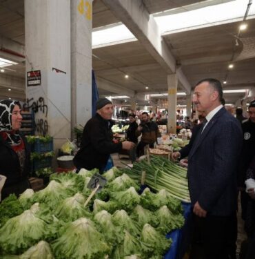Başkan Büyükakın'dan 'Perşembe Pazarı' turu