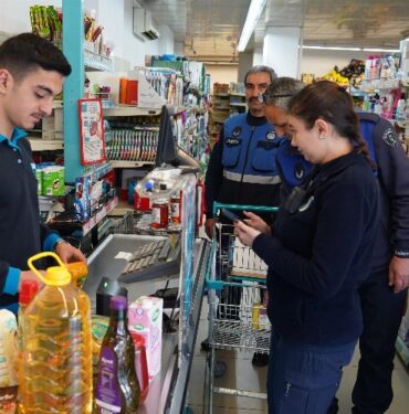 Çayırova Zabıtası'ndan market denetimi