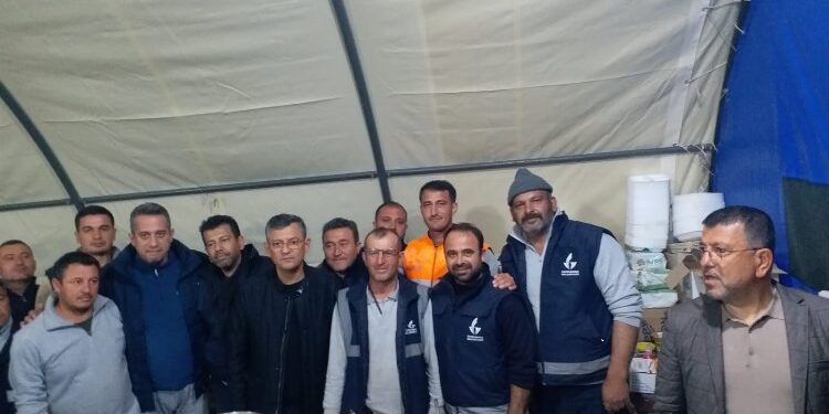 CHP'li vekillerden Güzelbahçe'deki 'Konteyner Kent'e ziyaret