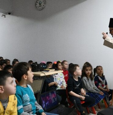 Depremzede çocuklara Çayırova'dan moral etkinliği