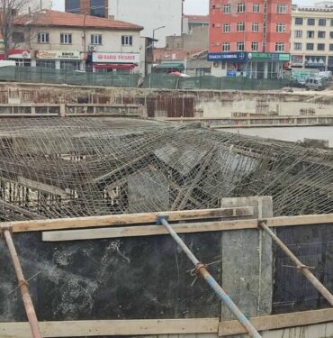 Keşan Belediyesi'ne ait otopark inşaatı çöktü