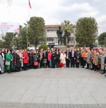 Kocaeli Gölcük'te 8 Mart'a buruk kutlama