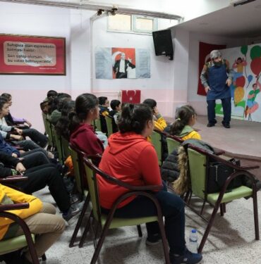 Nevşehir'de depremzede çocuklara tiyatro morali