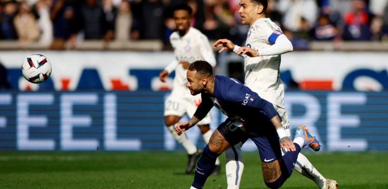 Neymar sezonu kapattı