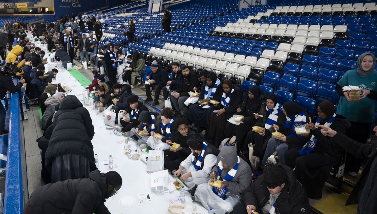 Premier Lig tarihinde ilk: Chelsea, stadında iftar verdi