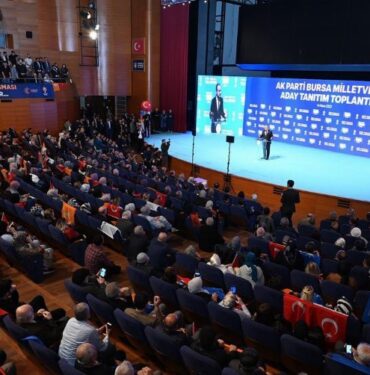AK Parti ve CHP Bursa’da aday şov için yarıştı! Kim kazandı?