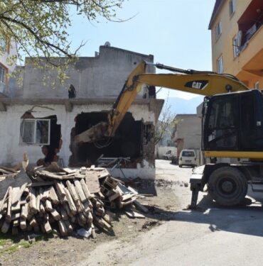 Bursa Yıldırım'da 137 kaçak yapı yıkıldı