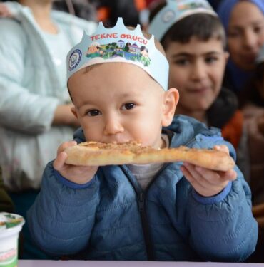 Bursa Yıldırım'da çocuklar için iftar vakti