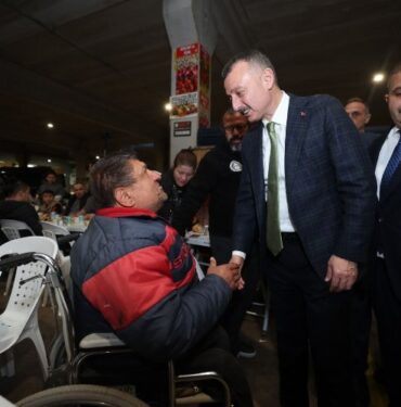 Kocaeli'de Başkan Büyükakın pazarcı esnafla buluştu