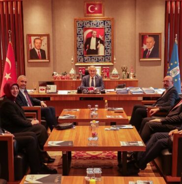 Kütahya'da AK Partili vekil adaylardan Başkan Işık'a ziyaret
