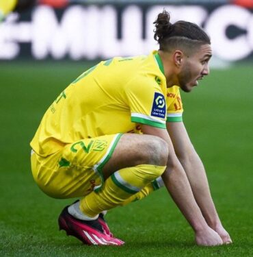 Nantes teknik direktörü Antoine Kombouar oruç tutan futbolcusu Jaouen Hadjam'ı kadro dışı bıraktı