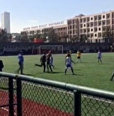 U14 maçında yönetici hakeme kafa attı, maç tatil edildi