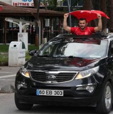 Altın madalyalı Yunus Coşkun'a coşkulu karşılama