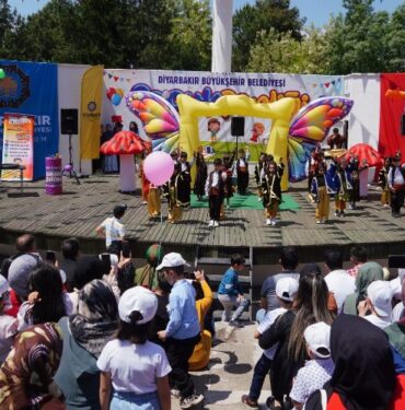 Diyarbakır'da minikler 'Bahar Şenliği'nde buluştular