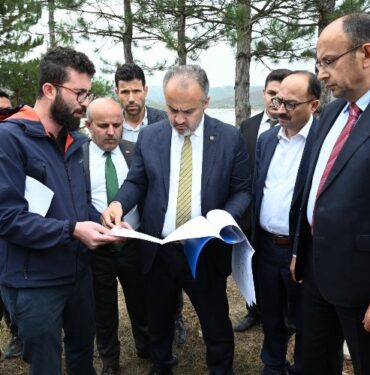 Bursa Büyükorhan'da göl manzaralı sosyal tesis