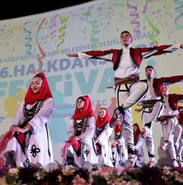 611 dansçı festival için geliyor
