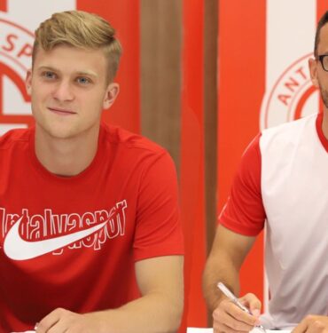 Antalyaspor, yeni transferleriyle sözleşme imzaladı