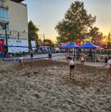 Gölcük'teki Plaj Voleybolu'nda şampiyon belli oldu