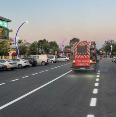 Kocaeli'de Karamürsel'in yol çizgileri de çekildi