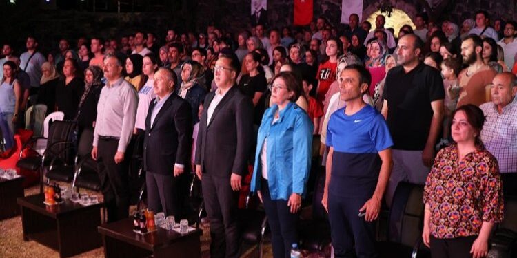 Nevşehir Kalesi'nde muhteşem gece