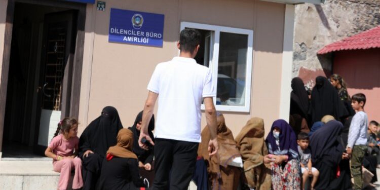 Dilencilere zabıta baskını