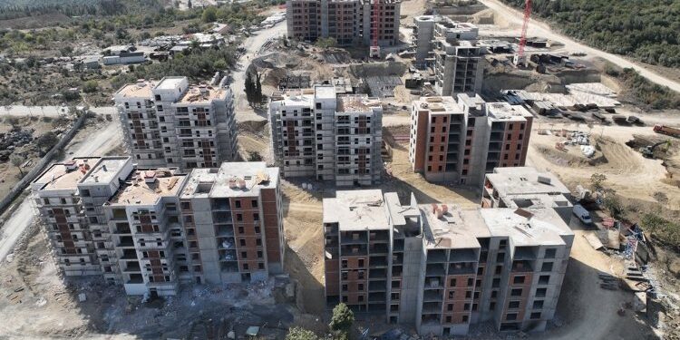 Dilovası Tavşancıl'da TOKİ konutları hızla yükseliyor