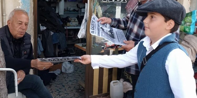 Gelibolulu çocuk, Cumhuriyetin ilanını duyurdu
