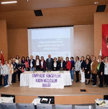 İzmirli kadınlar Karabağlar'da toplandı