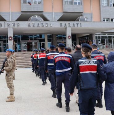 Yasa dışı yollarla Yunanistan'a kaçamadılar!