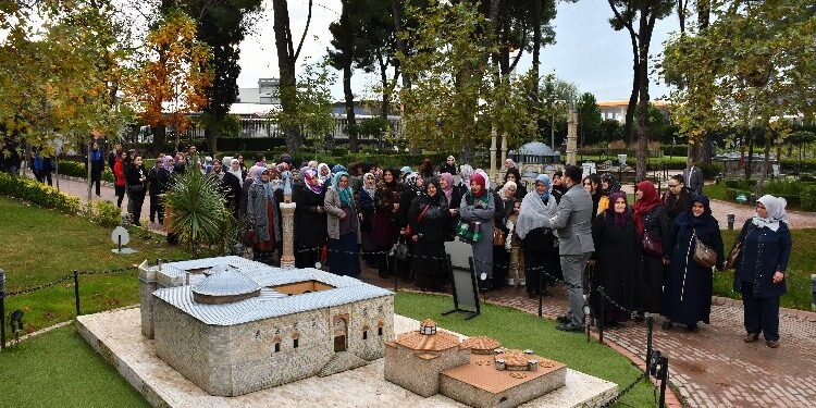 Demircili kadınlar Manisa’yı gezdi