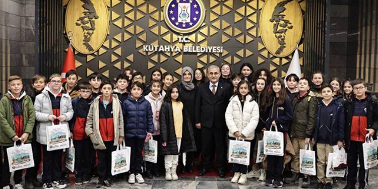Kütahya'da öğrencilerden Başkan Işık'a park teşekkürü