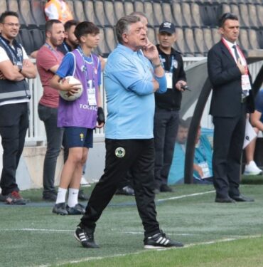 Yılmaz Vural'dan yeni takımı Menemen’in başında 2’de 2