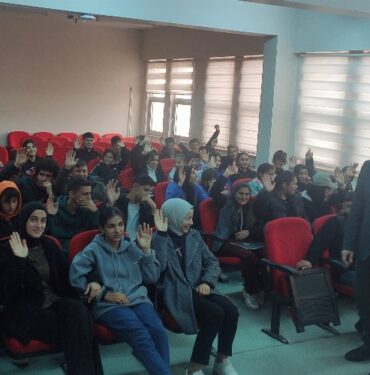 Hasankeyf’te 'başarıda arkadaş seçimi' konferansı