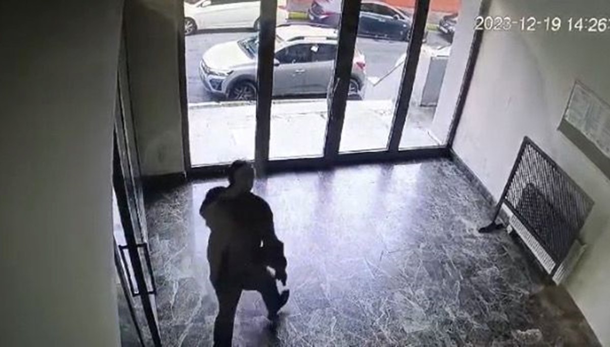 Küçükçekmece'de spor kulübü başkanına saldırı kamerada