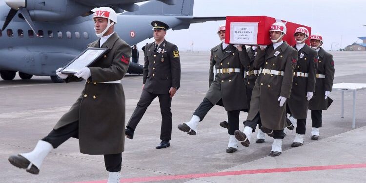Mardin şehidini gözyaşlarıyla uğurladı